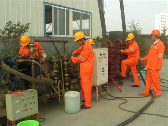 韓泰清高工指導清洗工作