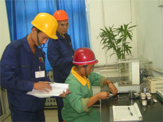 甲乙雙方稱量腐蝕監測試片