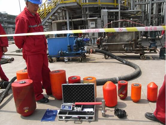 青潔能Pig清洗現場及設備（圖中年長者為個公司總工韓泰清高工）