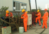 韓泰清高工指導(dǎo)清洗工作